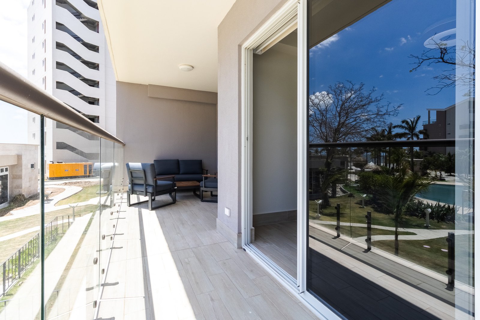 Balcony_01