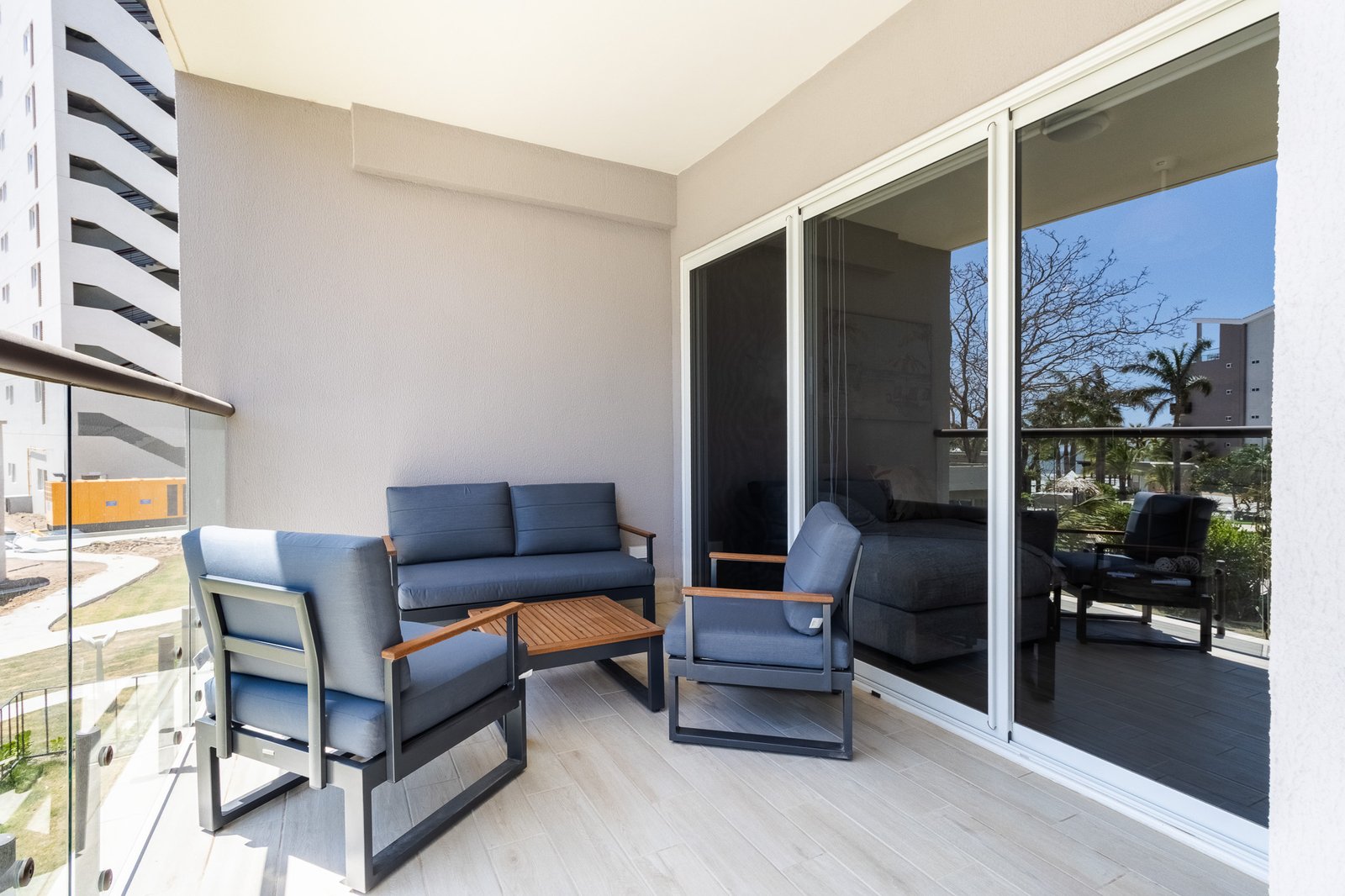 Balcony_02