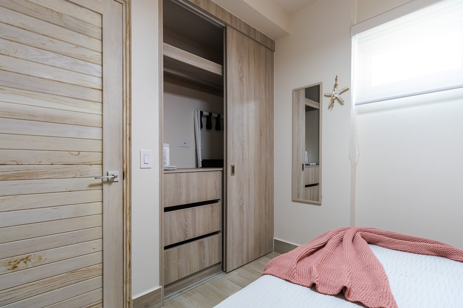 Bedroom2_04