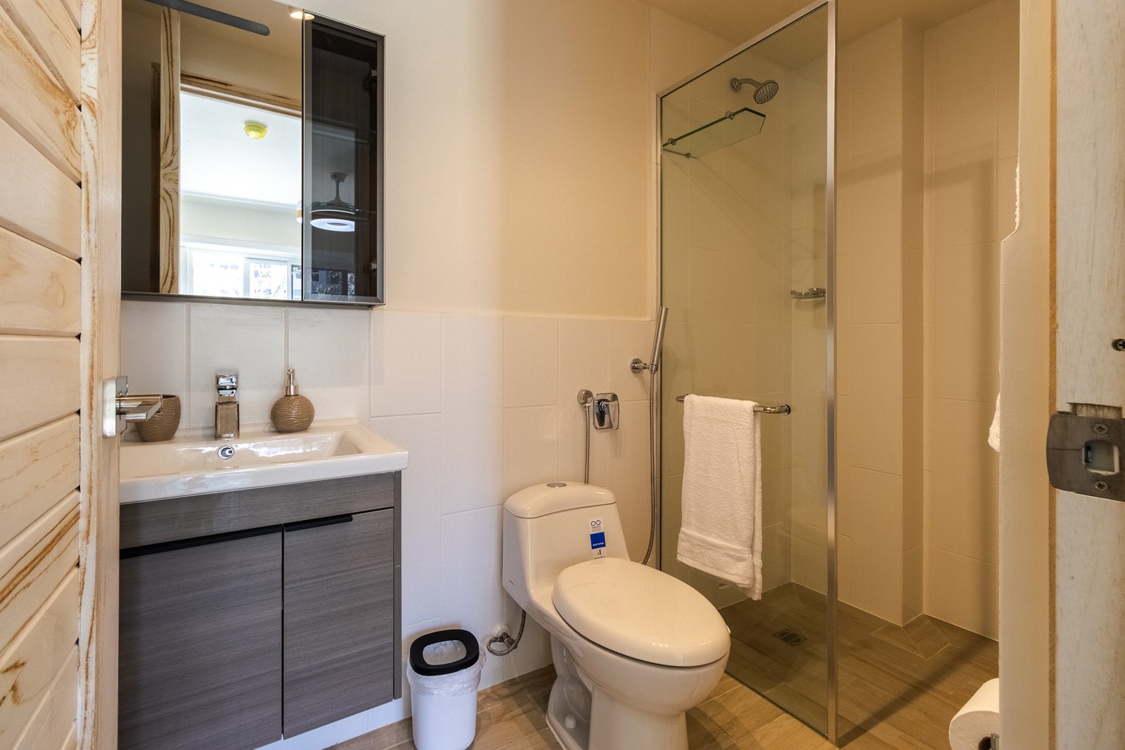 PrimaryBathroom_01