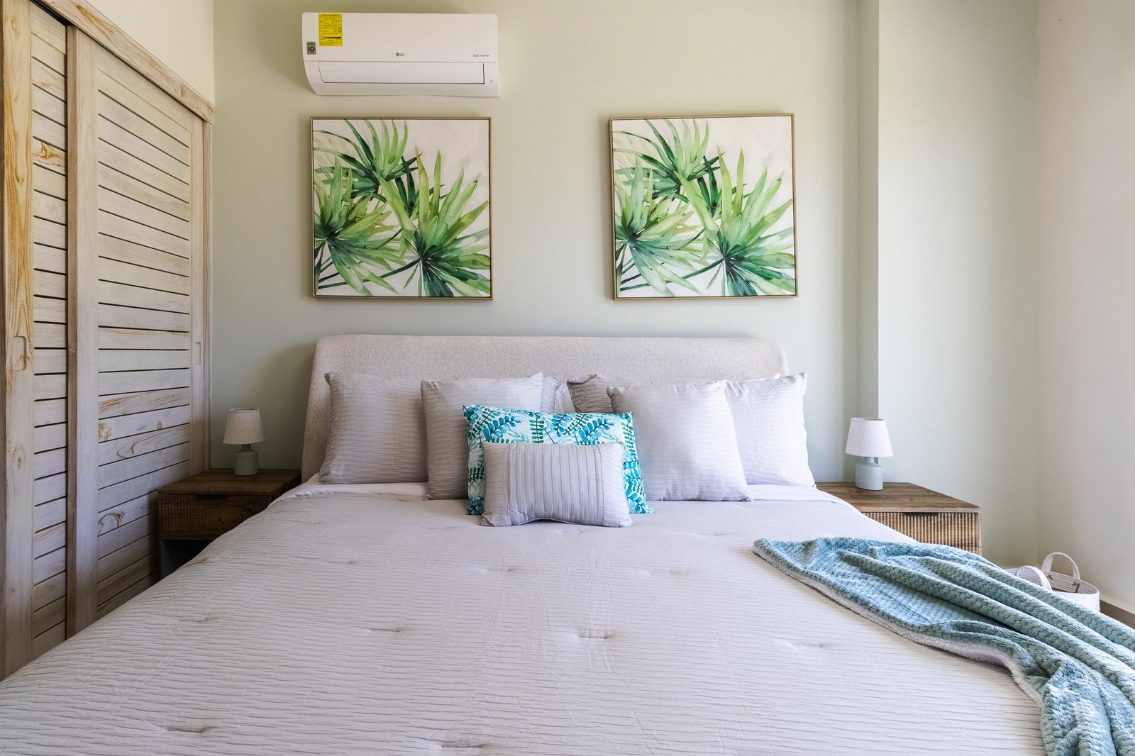 PrimaryBedroom_02