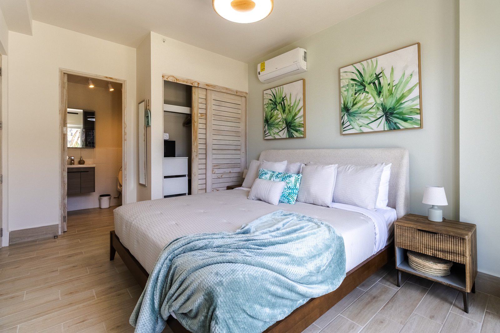 PrimaryBedroom_03