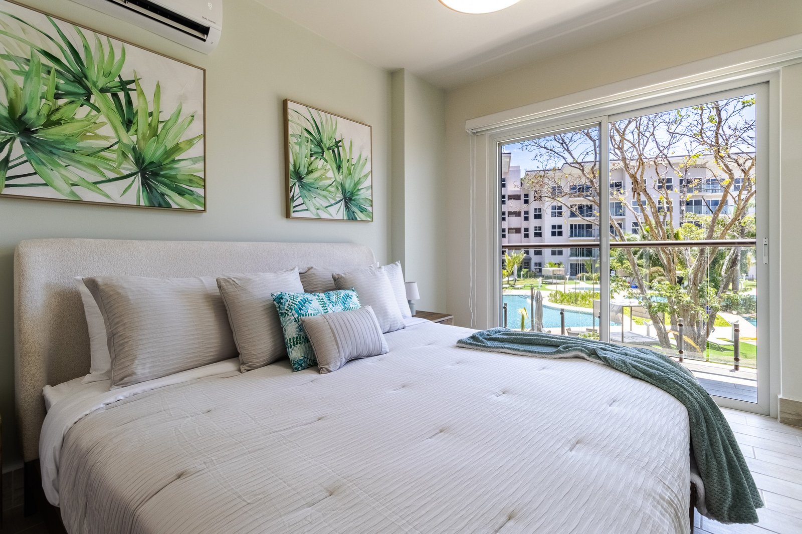 PrimaryBedroom_05