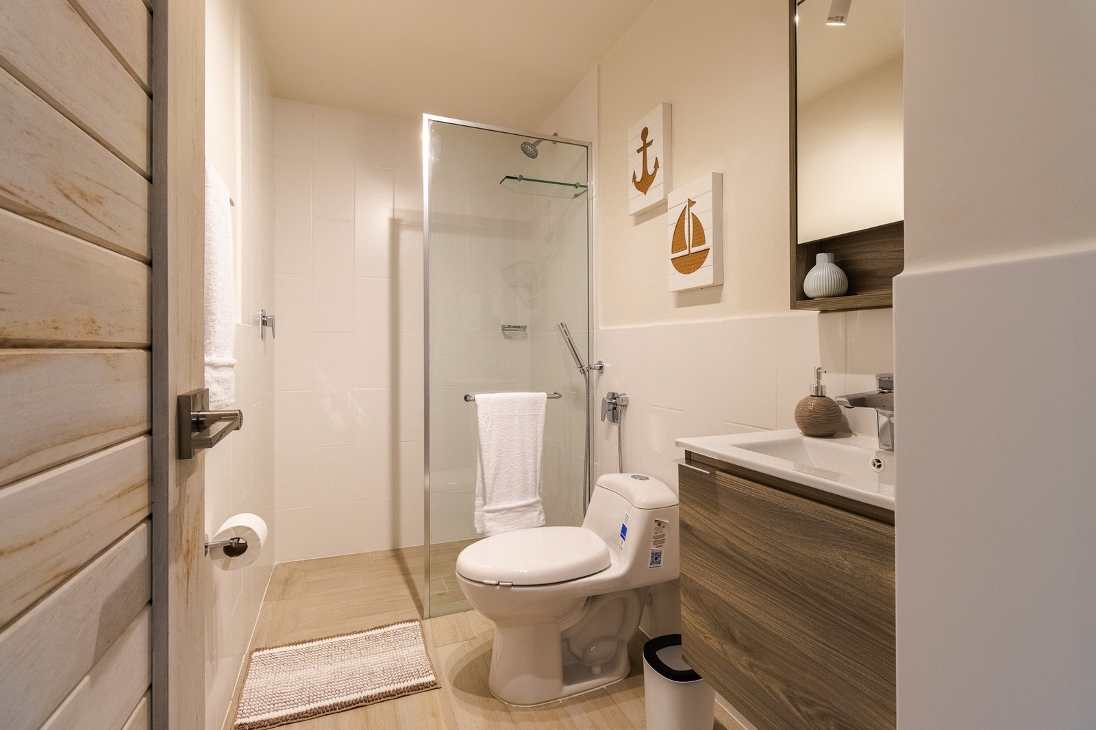 SecondaryBathroom_01